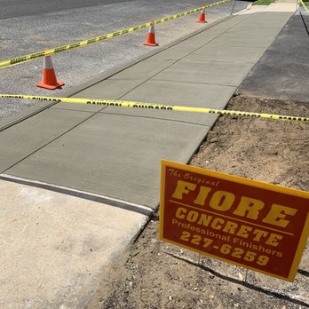 Fiore Concrete - New apron and curb for driveway - Masonry/Concrete Near Me