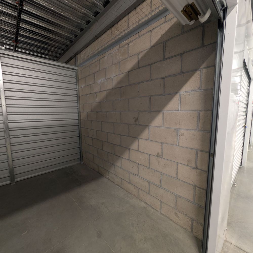 10x10 unit