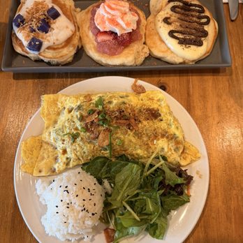 Egghead Cafe - Pork Belly Omelette & Trio Love Pancake! - Coffee & Tea Near Me - Honolulu, Hawaii