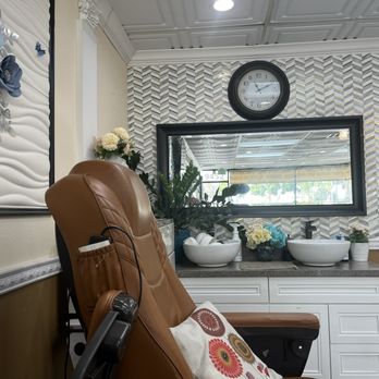 Villa Nails Spa - Very clean - Nail Salons Near Me - Downey, California