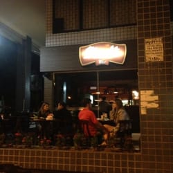 Stadt Bier - A entrada do lugar a noite