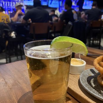 Yard House - Dos Quitos Draft Beer - Bars Near Me - Los Angeles, California Yard House - Dos Quitos Draft Beer - Bars Near Me - Los Angeles, California
