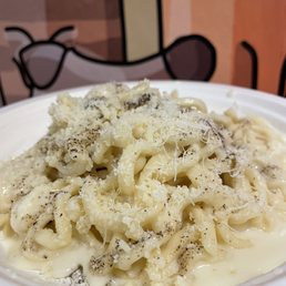 Pasta with cacio e pepe