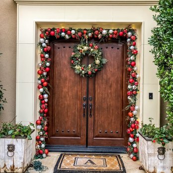 North Pole Xmas Lights - Garland trimmed around the front door with a wreath. - Holiday Decorating Services Near Me - Irvine, California North Pole Xmas Lights - Garland trimmed around the front door with a wreath. - Holiday Decorating Services Near Me - Irvine, California