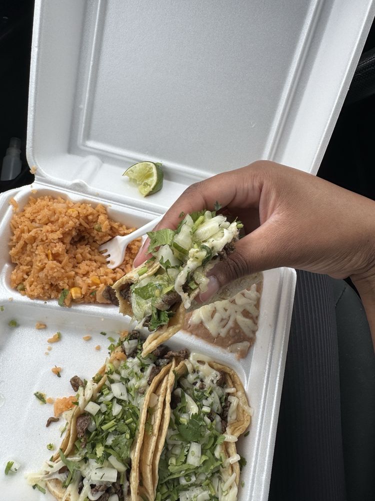 Food from Taqueria La Cabanita