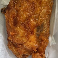 Makai Market Food Court - Ai-yai-yai! What happened here? Shrinkflation at its best! Chicken thigh ($3.93 w/tax) was missing da drum part.