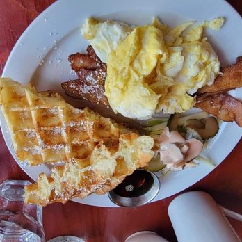 Le Petit Déjeuner - Breakfast & Brunch Near Me - Toronto, Ontario Le Petit Déjeuner - Breakfast & Brunch Near Me - Toronto, Ontario