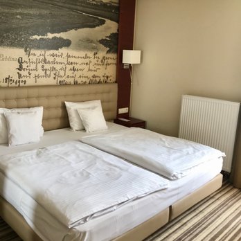 Hotel Wieniawski - Clean room with a spacious bed - Hotels Near Me - Lublin, LU