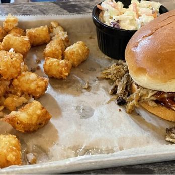 Scout & Scholar Brewing - Bbq sandwich - Brewpubs Near Me - Bardstown, Kentucky