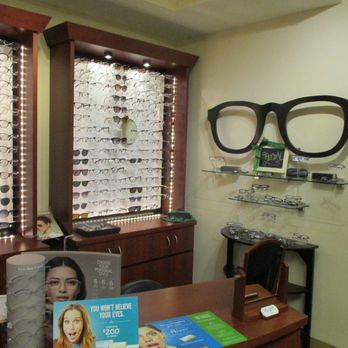 Daniel C Kline, MD - optical desk - Ophthalmologists Near Me - Irvine, California