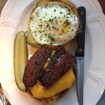 Au Cheval - Au cheval burger with bacon and fried egg - Bars Near Me - Chicago, Illinois