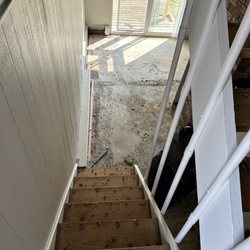 Yarmouth Pointe - Stairs to living room