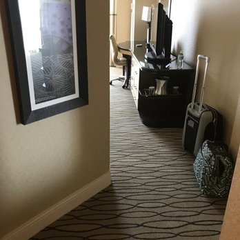 Hilton Rosemont/Chicago O'Hare - Small hallway/curve into my room - Hotels Near Me - Rosemont, Illinois Hilton Rosemont/Chicago O'Hare - Small hallway/curve into my room - Hotels Near Me - Rosemont, Illinois
