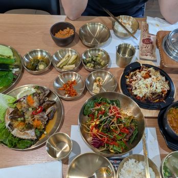 Top Sot - The spread: fire chicken ssambap combo, beef tartare bbimbap, raw soy sauce marinated crab - Korean Near Me - Buena Park, California Top Sot - The spread: fire chicken ssambap combo, beef tartare bbimbap, raw soy sauce marinated crab - Korean Near Me - Buena Park, California