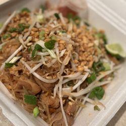 Yelp Experience: Friday Thai Day with Papaya Tree - Chicken pad Thai