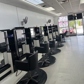 Golden Cuts - Our Newly renovated Salon! Come check us out! - Barbers Near Me - Antioch , Tennessee Golden Cuts - Our Newly renovated Salon! Come check us out! - Barbers Near Me - Antioch , Tennessee