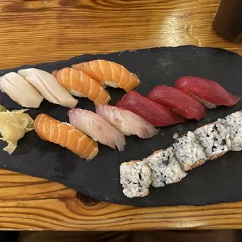 Akina Sushi - 10 piece sushi order, comes with spicy tuna roll - Japanese Near Me - Conshohocken, Pennsylvania