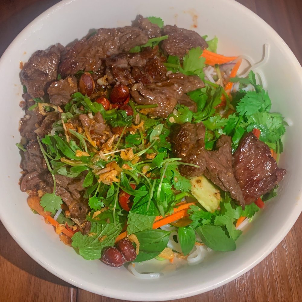Little Sister - Saigon Lemongrass Beef Noodle - Vietnamese Near Me - El Segundo, California Little Sister - Saigon Lemongrass Beef Noodle - Vietnamese Near Me - El Segundo, California