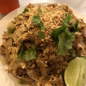 The Smiling Elephant - Chicken pad Thai - Thai Near Me - Nashville, Tennessee