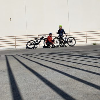 trek superstore hours