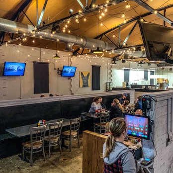 7 Dogs Brewpub - Seating - Brewpubs Near Me - Wytheville, Virginia