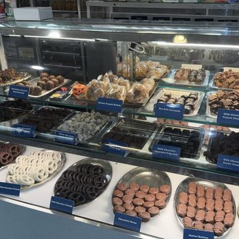 The Fudge Pot - The beautiful candy counter at the Fudge Pot. - Candy Stores Near Me - Chicago, Illinois
