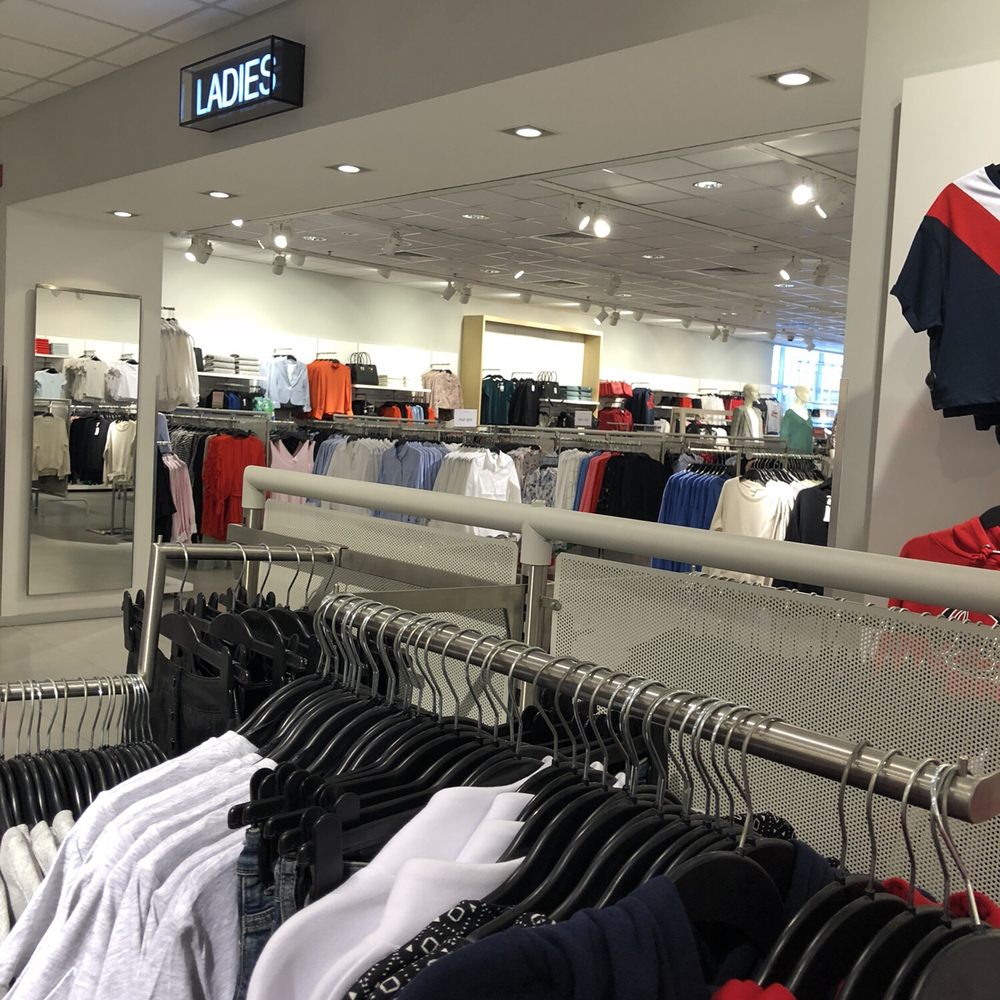 H&M - Men's Clothing Near Me - San Nicolas, ILN