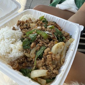Thong's Thai Lunch Wagon - Basil Chicken - Food Trucks Near Me - Waipahu, Hawaii