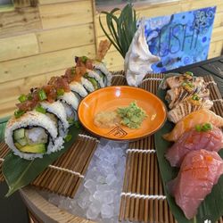 Fresh & Wild - Sushi lover scallops rolls and Nigiri all fresh!