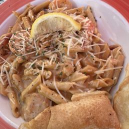 Cajun Chicken pasta - swapped out bird for shrimp Cajun Chicken pasta - swapped out bird for shrimp