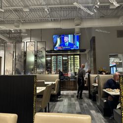 Sky Asian Fusion - Bare and seating area