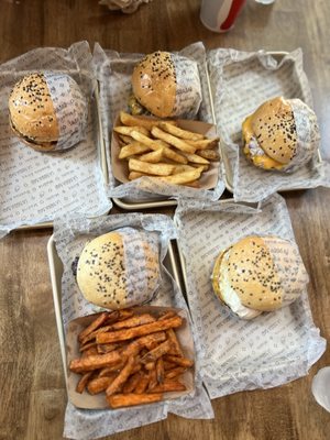 La Birra Bar (Burgers) - Wynwood by null