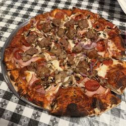 Pinky's Pizza Parlor - Bud pizza