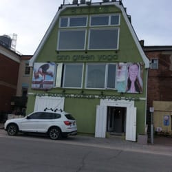 BLiSS Ann Green Yoga - Front of the entrance faces the lake