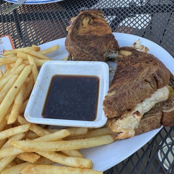 The Landing On Madison - Grilled chicken sandwich - Bars Near Me - Madison Lake, Minnesota The Landing On Madison - Grilled chicken sandwich - Bars Near Me - Madison Lake, Minnesota