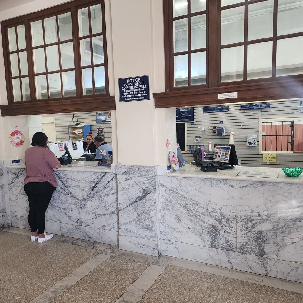 Employee watching the other when the line is extremely long I asked who was the Post Master General and was told there wasn't one Employee watching the other when the line is extremely long I asked who was the Post Master General and was told there wasn't one