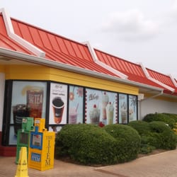 McDonald's - 1er juillet 2015.
Canada day in the states with a tasty ice cream ! My swwet sin !