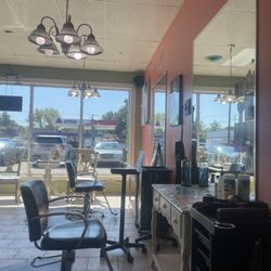 Pure Platinum Salon - Clean and spacious salon