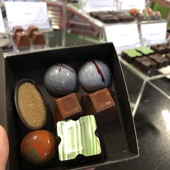 L'Atelier TR - Beautiful assorted chocolates!! - Chocolatiers & Shops Near Me - Bainbridge Island, Washington L'Atelier TR - Beautiful assorted chocolates!! - Chocolatiers & Shops Near Me - Bainbridge Island, Washington