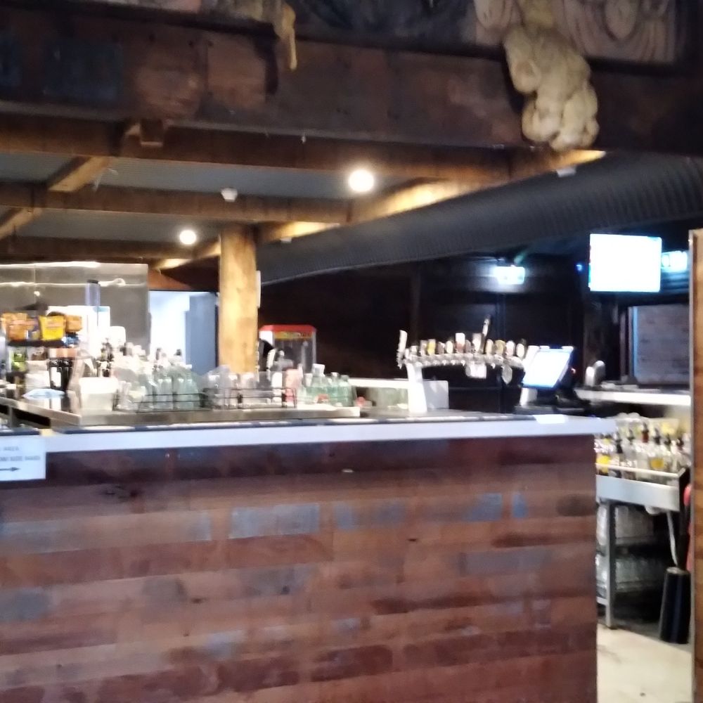 Kinross Woolshed Hotel - Bar - Restaurants Near Me - Thurgoona, NSW