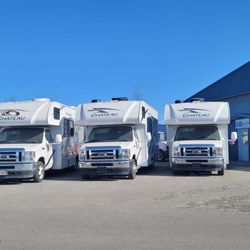 Go North - RVs infront of Fairbanks station.