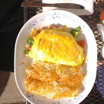 Vanta Cafe - Denver omelette w/hash brown - Breakfast & Brunch Near Me - Wailuku, Hawaii Vanta Cafe - Denver omelette w/hash brown - Breakfast & Brunch Near Me - Wailuku, Hawaii