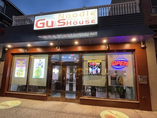 Gu's Noodle House by null