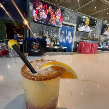 Parlor Bar - Thank you Sharene for your hospitality ! Love this new spot. The atmosphere is awesome, quality food and drinks and great customer service - Sports Bars Near Me - Whittier, California
