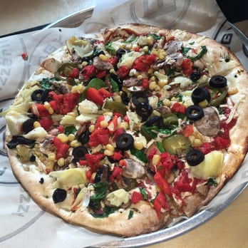 Pieology Pizzeria Southbay Pavillion Mall - Vegan veggies pizza - Pizza Near Me - Carson, California