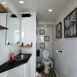 Lux Dumps - Interior of bathroom