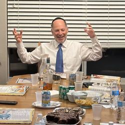 Young Israel Aish Las Vegas - Rabbi Wyne teaching Torah with Joy