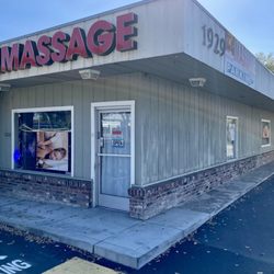 Tulip Massage - Convenient location and on-site parking.