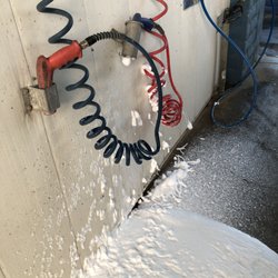 No spray nozzle for water or soap