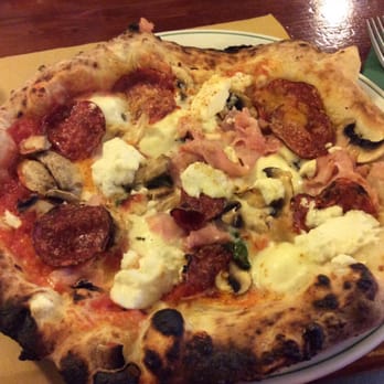 Il Pizzaiuolo - Bombola (or something like that) - spicy salami, ham, mushrooms, and ricotta - Pizza Near Me - Florence, FI